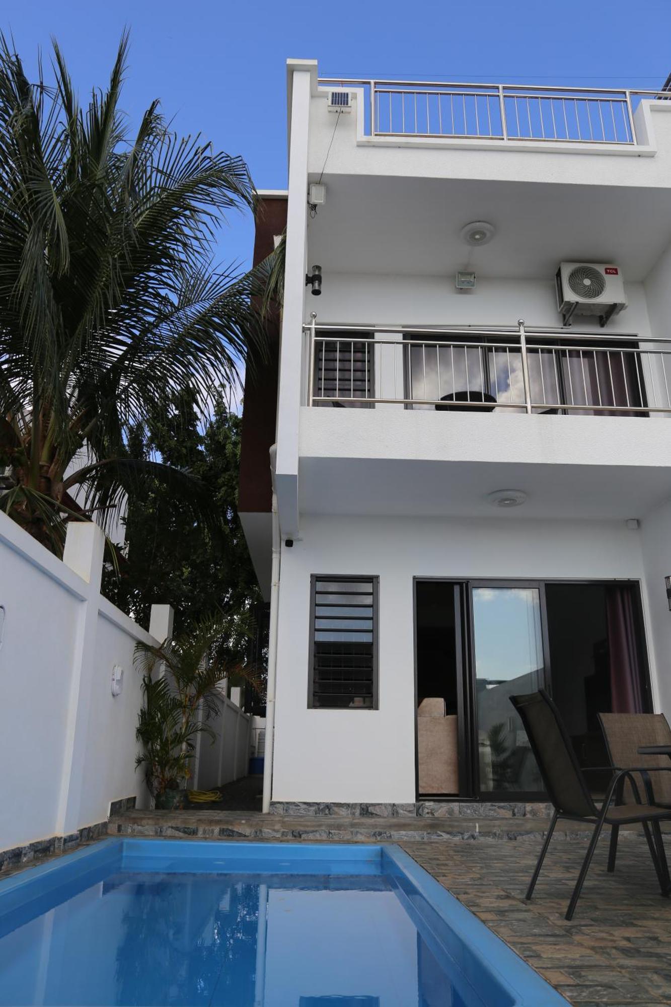3 Bedroom Family Pool Villa Flic-En-Flac Beach Exterior foto